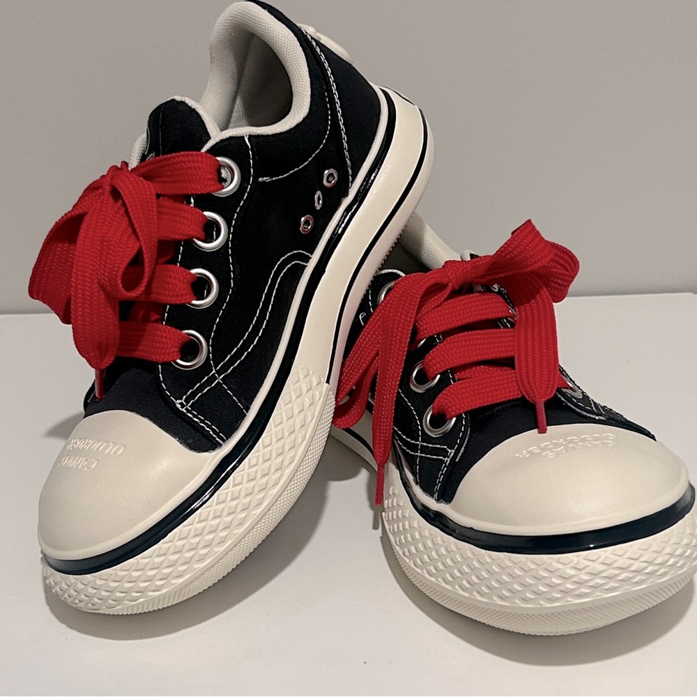 Chunky Sneakers- OLD ORDER BIG HEAD CANVAS BLACK. Size US 9.5